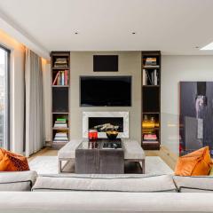 Award Winning Interior Designed Luxurious Mews in Knightsbridge
