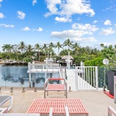 Unique Retreat - Unit D: Cool 2nd-Floor Retreat