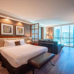 No Resort Fee Strip View Suite& Free Valet& Pool