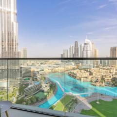 Downtown Luxury 2BR - Full Burj Khalifa & Fountain Views - 5 Minutes Walk to Dubai Mall