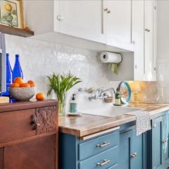 Bright & Cozy 2BR | Near Downtown, MSU & Hospitals