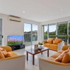 5Beds Luxu Home with Pool and AC Conveniently Located
