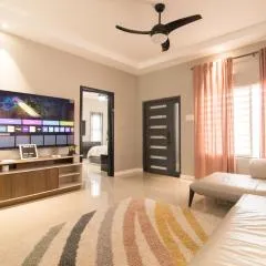LnD Villa! Lovely gated community, 24 hrs security, amazing view, and pool