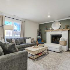 Wild Rose Family Retreat with BBQ & Fire Pit