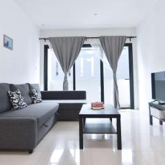 Chic Suasana JB Suite Cozy Stay with Balcony