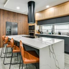 Modern Lakeland Golf Retreat with Putting Green