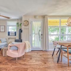Well-equipped Lakeshore Getaway Hottubpdlboard
