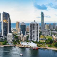 Surfers Paradise Stunning Getaway with Ocean and River Views