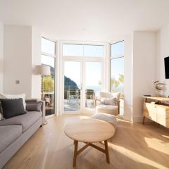 Harbour Edge, Luxury 2 BR 2 BA Apt, Sea View and Terrace, Parking