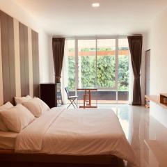 Pai Casita walking street