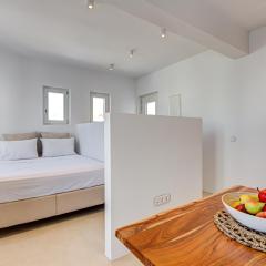 Silver Apartment Aeras