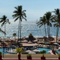 Comfortable & Functional with Beach Access!