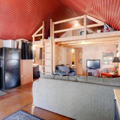 3 Mi to Greers Ferry Lake Peaceful Cabin with Deck!