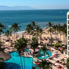 Partial Oceanfront View & Restaurants!