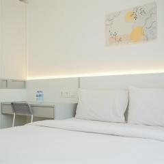 Fully Furnished and Tidy Studio Sky House BSD Apartment By Travelio