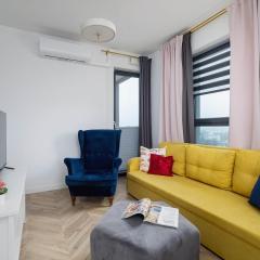 Modern and Bright Apartment with Air Conditioning & Parking by Noclegi Renters