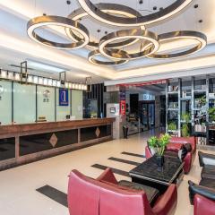 Baiyun Airport Penguin international hotel & included free shuttle bus