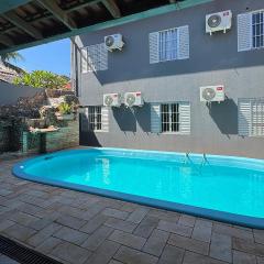 Casa Iguassu - Casa com churrasqueira e piscina em Foz do Iguaçu - Lazer para família e amigos