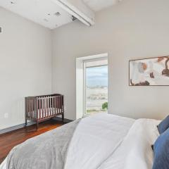 Lux DTN APT Pool GYM Theater Room