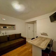 Apartamento completo, próximo de tudo!