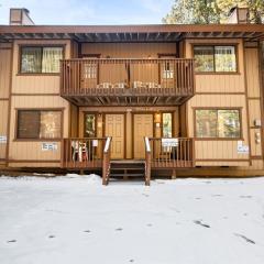 Summit X-ross Roads - Just a short drive to the Village and the lake with forest views!