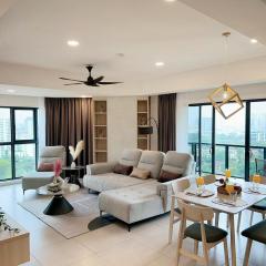 The Atrium at Jalan Ampang by OKBnB - Luxury 3 Bedroom Family Suite with Balcony, 3 mins to KLCC