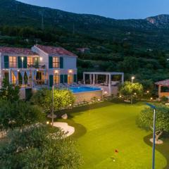 Villa Blue Ivy with Heated Pool