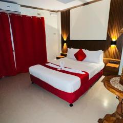 Red Palm Inn balcony room with Netflix