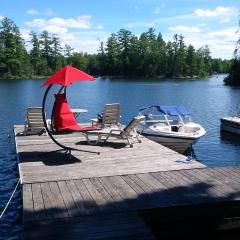Private Lakefront Family Cottage with Tennis Court