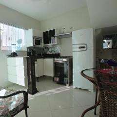 Estúdio com Ar Refrigerado a 300 m Praia