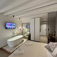 H Y P n O S E by Sea View Suites
