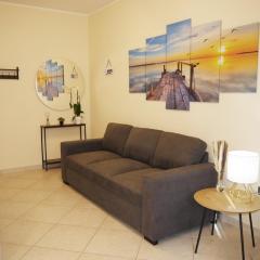 Modern Two-Bedroom Flat, 10 Mins Walk To The Beach