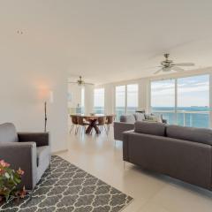 SEASlDE Beachfront 4 BDR by Casa Paraiso