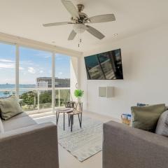 SEASlDE Beachfront 4 BDR by Casa Paraiso