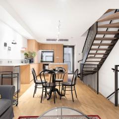 New Modern Design 3B2B House with Parking near Toorak