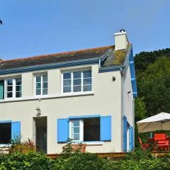 Holiday Home in Térenez with Sea View