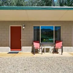 Mount Carmel Motel in Southern Utah Desert Room 6