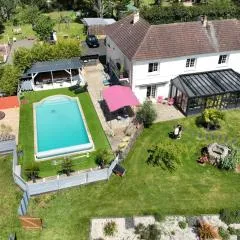 Oasis de Détente avec Piscine et Jacuzzi 300m2