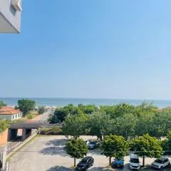 SE146 bilocale con terrazzo a due passi dal mare