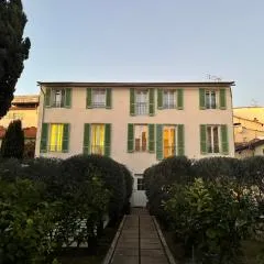 Old town-Exceptional Apartment-in absolute calm