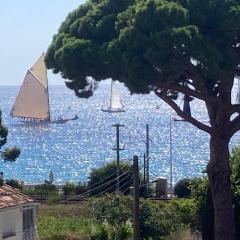 Cannes, Sea View, Beach Access, 3-Bedroom Apartment, 100 m2, 3 Bathrooms, Sleeps 6, 100 meters from Beach