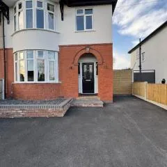 Luxury 5 Bed Home Near Royal Shrewsbury Hospital