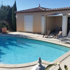 VILLA AVEC PISCINE au calme !