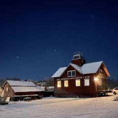 Unik villa med utsiktstorn, orangeri och badtunna