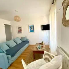 La Mouette Bleue -stationnement gratuit- mer