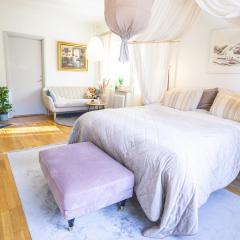 HaHa Familjesol Cozy 2 Bedroom Family Apartment with Private Kitchen Balcony and Free Parking