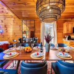 1 mile from Parkway, Game, Fire Pit, Hot Tub, Shared Pool, Pets Welcome!