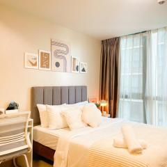 Luxury BGC Condo, Steps to Uptown Mall #oursw31i