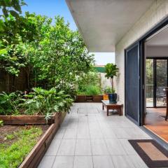 Spacious 2-Bed Retreat with BBQ & Courtyard