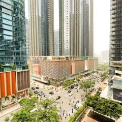 Chic BGC Condo Across Uptown Mall #ournw9b
